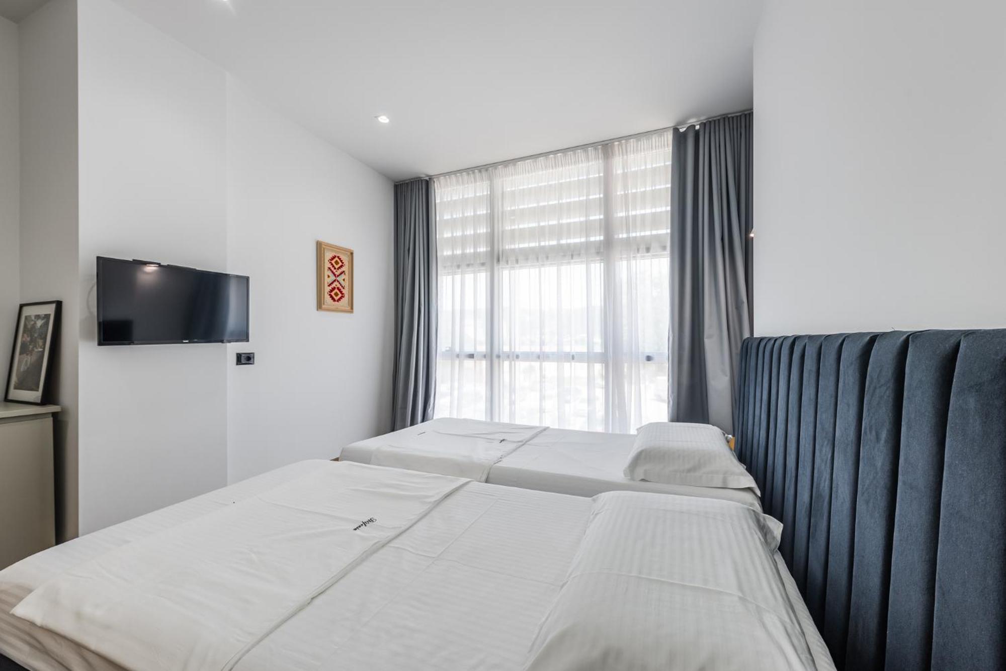 Polifonia City Loft By Kondo Stays Vlore Bagian luar foto