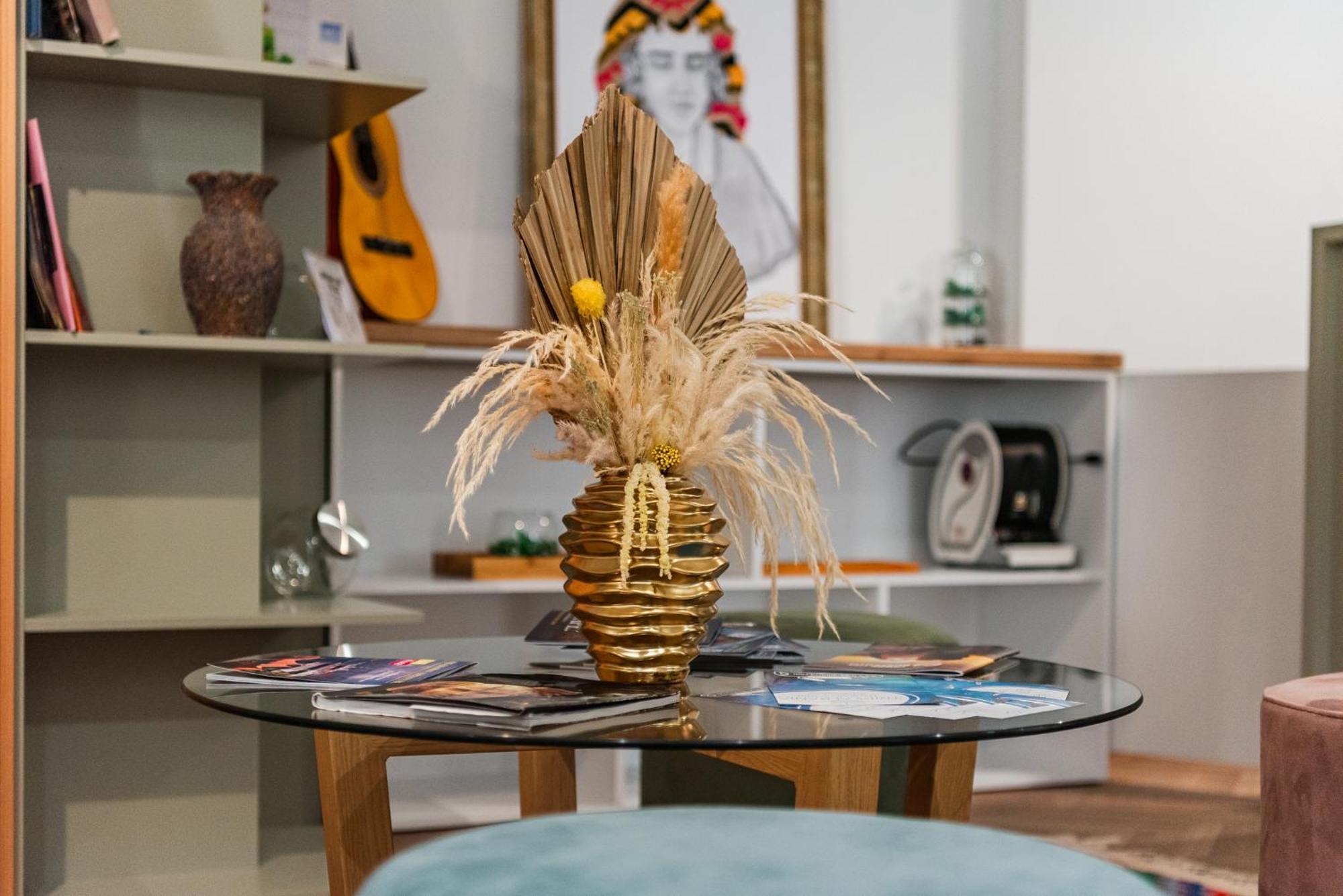 Polifonia City Loft By Kondo Stays Vlore Bagian luar foto