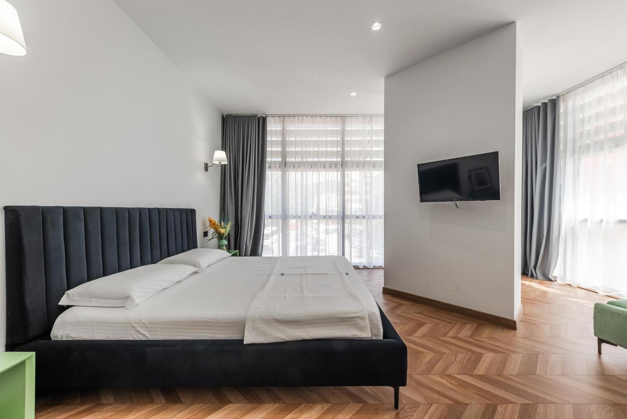 Polifonia City Loft By Kondo Stays Vlore Bagian luar foto